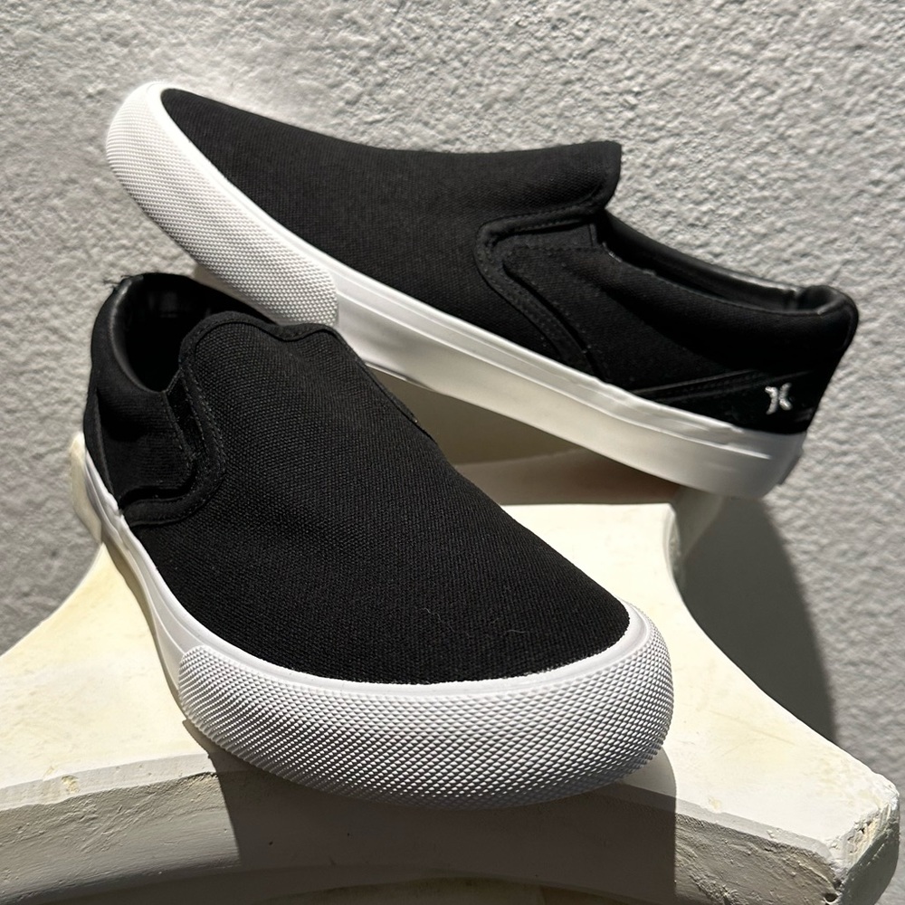 HURLEY ARLO
Slip-On Canvas Shoes Size 8.5